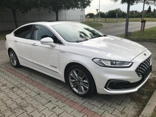 FORD MONDEO 2.0 FHEV Vignale eCVT 4 ajtós gyöngyház fehér.Garantált 96eKm futás!!!