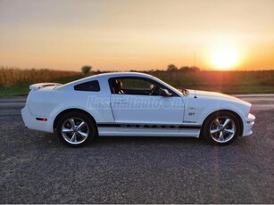 FORD MUSTANG Fastback 4.6 V8 GT