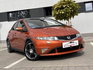 HONDA CIVIC 1.8 Executive Bi-Xenon--2x digitKlíma--Panorámatető--8xlégzsák--Magyar