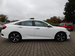 HONDA CIVIC Sedan 1.5 T Elegance Vezetett Szervizkönyv. 95e Km