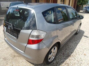 HONDA JAZZ 1.4 Elegance 109.682 KM.SZERVIZKÖNYVES.DIG.KLÍMÁS.ALUFELNIS+TÉLI GUMIK FELNIVEL