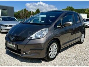 HONDA JAZZ 1.4 Elegance VEZETETT SZERVIZKÖNYV. 1-TULAJDONOS. FRISS SZERVIZ.TÉLI-NYÁRI GUMIK