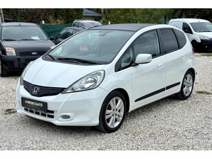 HONDA JAZZ 1.4 Executive 72e km. Panorámatető. Tolatóradar