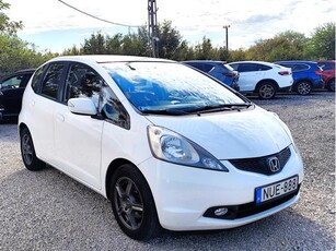 HONDA JAZZ 1.4 Executive Alufelni. DigitklÍma. Multikormány. Friss szervizzel!