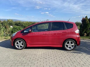 HONDA JAZZ 1.4 Executive (Automata) Végig márkaszervízben vezetett szervizkönyv