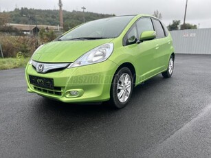 HONDA JAZZ 1.4 Hybrid (Automata) Makulátlan! Végigvezetett szervizelőélet! Panorámatető ! Tempomat !