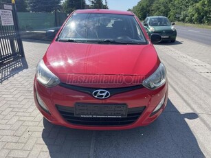 HYUNDAI I20 1.25 Life AC TÉLI-NYÁRI GARNITŰRA.SZERVÍZKÖNYV