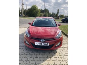 HYUNDAI I30 1.4i Comfort Navi. kamera. tolatóradar. Led nappali fény. BT-os kihangosító. szervizkönyv