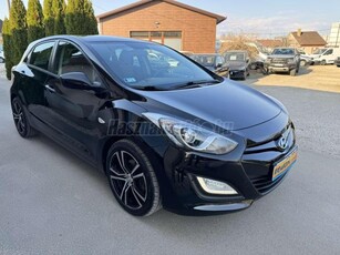 HYUNDAI I30 1.4i Comfort S.MENTES SZ.KÖNYV LED KLÍMA ESP 164E KM