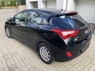 HYUNDAI I30 1.4i Life 168000KM SZERVIZKÖNYV