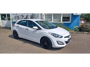 HYUNDAI I30 1.4i Life 3- as