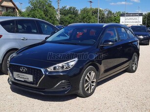 HYUNDAI I30 1.6 CRDi HP Premium Kamera Navi Fűthető kormány és ülések Carplay AndroidAuto Sávtartó