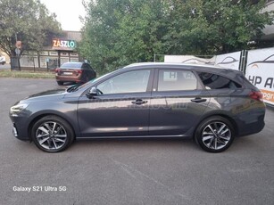 HYUNDAI I30 1.6 CRDi LP Comfort MAGAS FELSZERELTSÉG--KAMERA-NAVI-SÁVTARTÓ-VÉSZFÉK-1 ÉV GARANCIA