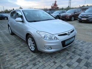 HYUNDAI I30 1.6 CRDi LP Comfort / SZERVIZKÖNYV / ALU / DIGIT KLÍMA / ÜLÉSFŰTÉS / TOLATÓRADAR /