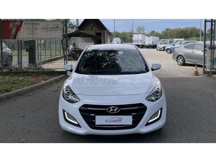 HYUNDAI I30 1.6 CRDi LP Comfort VÉGIG SZERVIZKÖNYV