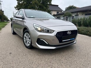 HYUNDAI I30 1.6 CRDi LP Life KORMÁNYFŰTÉS!!ÜLÉSFŰTÉS!!SÁVTARTÓ!!TOLATÓRADAR!!DIGITÁLIS KÉTZÓNÁS KLÍMA!!