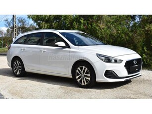 HYUNDAI I30 1.6 CRDi LP Life NAVI Kamera Digit klíma Keyless