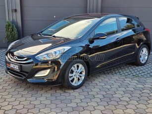 HYUNDAI I30 CW 1.4 CRDi Life EGY GAZDÁS. VÉGIG VEZETETT SZERVIZKÖNYVES!