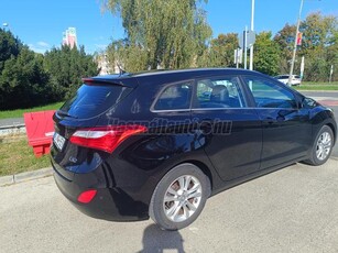 HYUNDAI I30 CW 1.6 CRDi LP Comfort Magas felszereltség. kevés km. eredeti állapot !