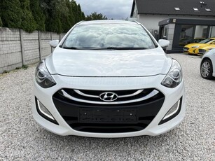 HYUNDAI I30 CW 1.6 MPi Business Life KORM- ÉS ÜLÉSFŰTÉS/BLUETOOT/TEMPOMAT/RADAR/DIGITKLIMA/VÉGIG SZ.KÖNYV/GYÖNYÖRŰ!!