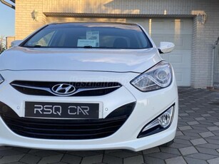 HYUNDAI I40 1.7 CRDi HP Premium Sedan Panorámatető Szervízkönyv