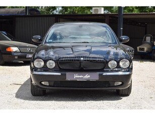 JAGUAR XJ8 4.2 V8 Executive (Automata) Keveset futott Szürke bőrbelső