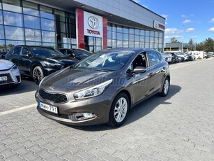 KIA CEE'D 1.4 CVVT FIFA Prémium Magyarországi kevés KM-es valóban hölgy tualjdonostól!