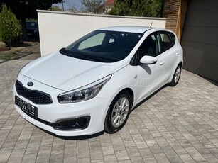 KIA CEE'D 1.4 CVVT LX Szervizkönyv!