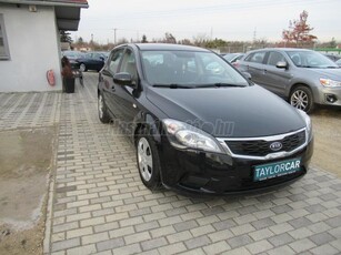 KIA CEE'D 1.4 LX / 133 EZER KM / SZERVIKZÖNYV /