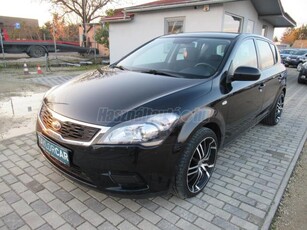 KIA CEE'D 1.4 LX / 92 EZER KM / SZERVIKZÖNYV / ALU /