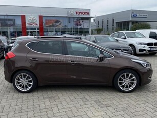 KIA CEE'D 1.6 GDI LX NAVIGÁCIÓ-Vezetett szervizkönyv-Panoráma tető-Kamera-Memóriás ülés