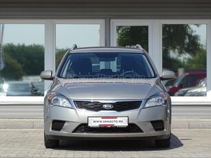 KIA CEE'D SW 1.4 EX SZERVÍZKÖNYV / 59eKM / 1.TULAJ