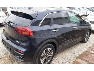 KIA NIRO e-Niro 64kWh Platinum Facelift Fűthető bőrbelső. Ülésszellőztetés.Elektromos ülésállítás.Tolatókamera