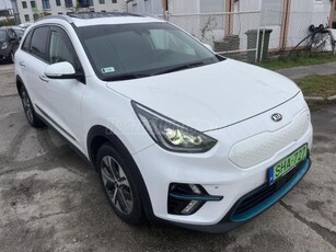 KIA NIRO e-Niro 64kWh Platinum MAGYARORSZÁGI FŰTHETŐ FÉL BŐR NAPFÉNYTETŐ KULCSNÉLKÜLI