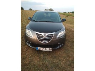 LANCIA YPSILON 1.2 8V Platinum 30eKM EURO5 ÖNPARKOLÓ ESŐSZENZOR ELÖL-HÁTUL PARKRADAR BLUE&ME USB AUX TEMPOMAT