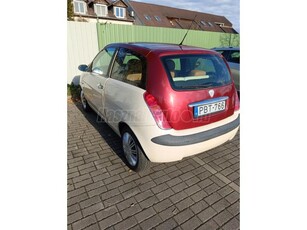 LANCIA YPSILON 1.3 JTD Argento BOSE hifi. Panoráma üvegtető