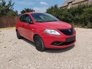 LANCIA YPSILON 4-AJTÓS-5-SZEMÉLYES