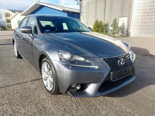 LEXUS IS 300h Elegance CVT LED-XENON-BŐR-F1-17 ALU-ESŐ SZENZOR-199eKm