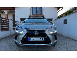 LEXUS NX 300h Luxury CVT ELSŐ TULAJDONOS. VÉGIG VEZETETT SZERVIZKÖNYV