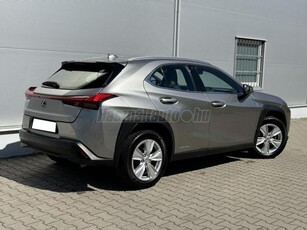 LEXUS UX 250h Comfort Top CVT LED-NAVI-TEMPOMAT-TÁVTARTÓ AUTOMATIKA