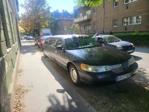 LINCOLN TOWN CAR