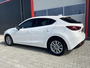 MAZDA 3 Sport 1.5 Challenge Sérülésmentes/Végig Szervizelt