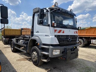 MERCEDES-BENZ 1833 4x4 konténer szállító