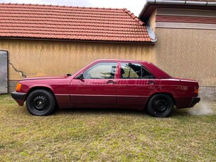 MERCEDES-BENZ 190 E 1.8