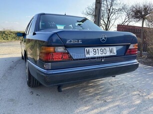 MERCEDES-BENZ 230 E Spanyol gyári állapot eredeti megvigyázott állapot