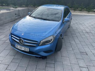 MERCEDES-BENZ A 180 (BlueEFFICIENCY) Style Végig Mercedes szervizkönyv