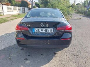 MERCEDES-BENZ A 180 Style Limuzin