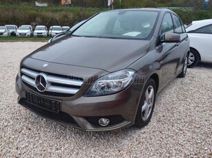 MERCEDES-BENZ B 180 BlueEFFICIENCY 62.921 KM-FEHÉR BŐR-NAVIGÁCIÓS RENDSZER-ÜLÉSFŰTÉS-ALUFELNI-VONÓHOROG