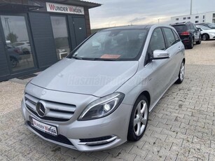 MERCEDES-BENZ B 180 BlueEFFICIENCY Edition Style Pan.tető.Ül.fűt.Navi.Xenon