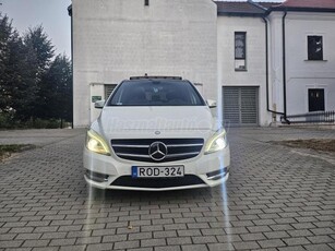 MERCEDES-BENZ B-OSZTÁLY B 200 BlueEFFICIENCY B200 sport amg line. panoráma.bi xenon. 18. navi kevés km!